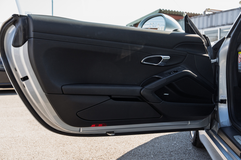 ポルシェ ケイマン(Type981) ﾍﾞｰｽｸﾞﾚｰﾄﾞ ｽﾎﾟｰﾂｸﾛﾉPKG　ﾌﾞﾗｯｸﾚｻﾞｰｼｰﾄ ｼｰﾄﾋｰﾀｰ ﾅﾋﾞTV ｽﾎﾟｰﾂﾃﾞｻﾞｲﾝｽﾃｱﾘﾝｸﾞ PDLS BOSE ｽﾎﾟｰﾂｼｬｰｼ ﾎﾞｸｽﾀｰS19ｲﾝﾁAW　2年保証