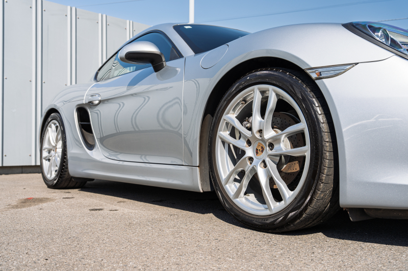 ポルシェ ケイマン(Type981) ﾍﾞｰｽｸﾞﾚｰﾄﾞ ｽﾎﾟｰﾂｸﾛﾉPKG　ﾌﾞﾗｯｸﾚｻﾞｰｼｰﾄ ｼｰﾄﾋｰﾀｰ ﾅﾋﾞTV ｽﾎﾟｰﾂﾃﾞｻﾞｲﾝｽﾃｱﾘﾝｸﾞ PDLS BOSE ｽﾎﾟｰﾂｼｬｰｼ ﾎﾞｸｽﾀｰS19ｲﾝﾁAW　2年保証