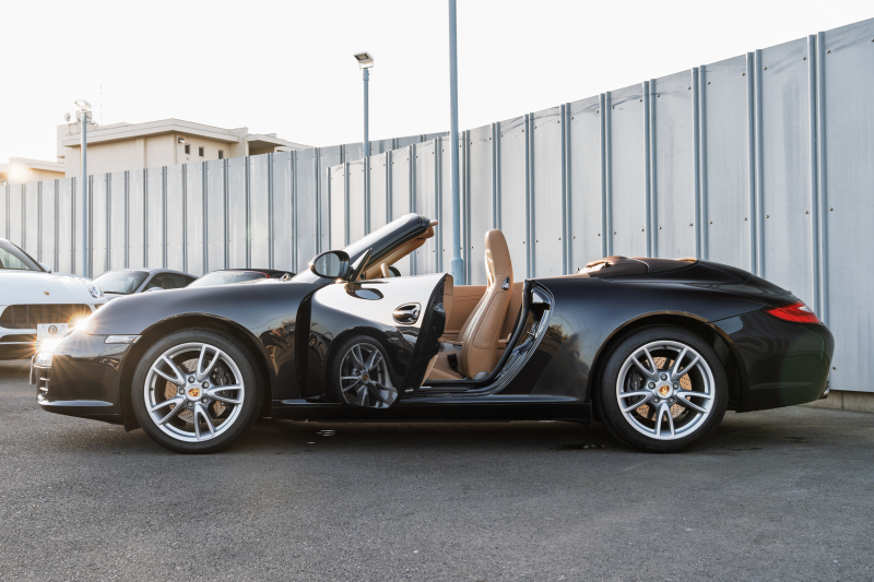 ポルシェ 911(Type997) ｶﾚﾗｶﾌﾞﾘｵﾚ ｽﾎﾟｰﾂｸﾛﾉPKG　後期ﾓﾃﾞﾙ 7速PDK ﾍﾞｰｼﾞｭﾚｻﾞｰｼｰﾄ ｼｰﾄﾋｰﾀｰ ｸﾗﾘｵﾝﾅﾋﾞ ﾊﾞｯｸｶﾒﾗ ｷｾﾉﾝﾍｯﾄﾞﾗｲﾄ ｵｰﾄｴｱｺﾝ ｶﾚﾗ18ｲﾝﾁAW　2年保証