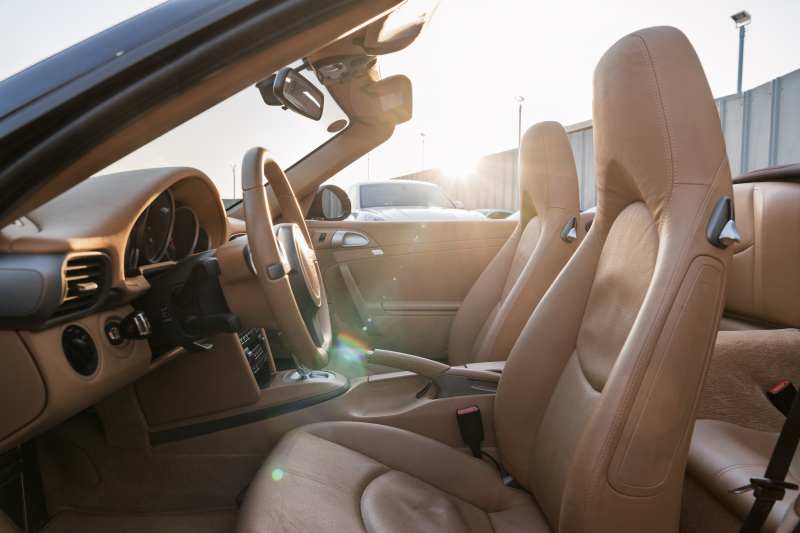 ポルシェ 911(Type997) ｶﾚﾗｶﾌﾞﾘｵﾚ ｽﾎﾟｰﾂｸﾛﾉPKG　後期ﾓﾃﾞﾙ 7速PDK ﾍﾞｰｼﾞｭﾚｻﾞｰｼｰﾄ ｼｰﾄﾋｰﾀｰ ｸﾗﾘｵﾝﾅﾋﾞ ﾊﾞｯｸｶﾒﾗ ｷｾﾉﾝﾍｯﾄﾞﾗｲﾄ ｵｰﾄｴｱｺﾝ ｶﾚﾗ18ｲﾝﾁAW　2年保証