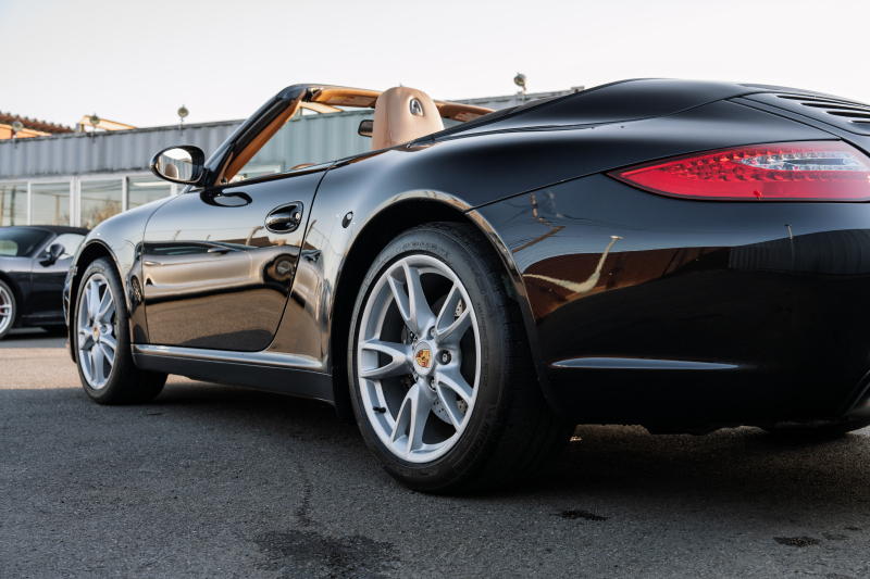 ポルシェ 911(Type997) ｶﾚﾗｶﾌﾞﾘｵﾚ ｽﾎﾟｰﾂｸﾛﾉPKG　後期ﾓﾃﾞﾙ 7速PDK ﾍﾞｰｼﾞｭﾚｻﾞｰｼｰﾄ ｼｰﾄﾋｰﾀｰ ｸﾗﾘｵﾝﾅﾋﾞ ﾊﾞｯｸｶﾒﾗ ｷｾﾉﾝﾍｯﾄﾞﾗｲﾄ ｵｰﾄｴｱｺﾝ ｶﾚﾗ18ｲﾝﾁAW　2年保証