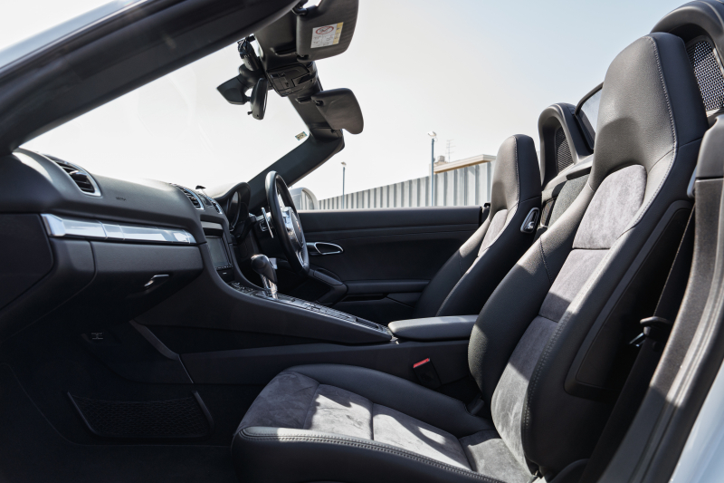 ポルシェ ボクスター(Type981) ﾍﾞｰｽｸﾞﾚｰﾄﾞ　ﾌﾞﾗｯｸﾊｰﾌﾚｻﾞｰ ﾌﾞﾗｯｸｿﾌﾄﾄｯﾌﾟ ﾅﾋﾞTV ｽﾎﾟｰﾂﾃﾞｻﾞｲﾝｽﾃｱﾘﾝｸﾞ PDLS ｵｰﾄA/C 電動Dﾐﾗｰ ｹｲﾏﾝ18ｲﾝﾁAW ｶﾗｰｸﾚｽﾄｾﾝﾀｰｷｬｯﾌﾟ　2年保証