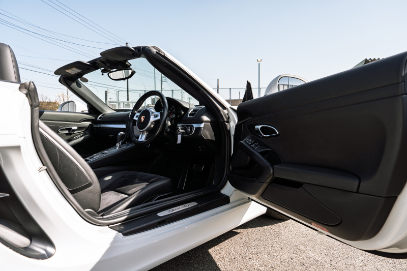 ポルシェ ボクスター(Type981) ﾍﾞｰｽｸﾞﾚｰﾄﾞ　ﾌﾞﾗｯｸﾊｰﾌﾚｻﾞｰ ﾌﾞﾗｯｸｿﾌﾄﾄｯﾌﾟ ﾅﾋﾞTV ｽﾎﾟｰﾂﾃﾞｻﾞｲﾝｽﾃｱﾘﾝｸﾞ PDLS ｵｰﾄA/C 電動Dﾐﾗｰ ｹｲﾏﾝ18ｲﾝﾁAW ｶﾗｰｸﾚｽﾄｾﾝﾀｰｷｬｯﾌﾟ　2年保証