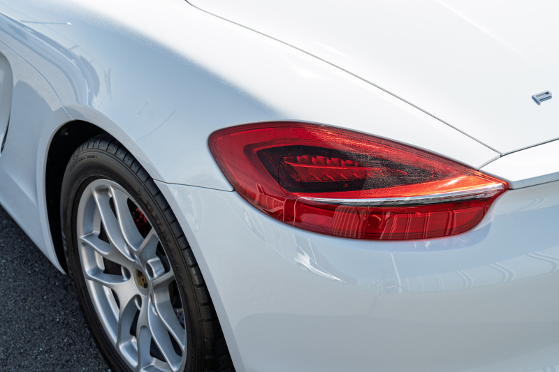 ポルシェ ボクスター(Type981) ﾍﾞｰｽｸﾞﾚｰﾄﾞ　ﾌﾞﾗｯｸﾊｰﾌﾚｻﾞｰ ﾌﾞﾗｯｸｿﾌﾄﾄｯﾌﾟ ﾅﾋﾞTV ｽﾎﾟｰﾂﾃﾞｻﾞｲﾝｽﾃｱﾘﾝｸﾞ PDLS ｵｰﾄA/C 電動Dﾐﾗｰ ｹｲﾏﾝ18ｲﾝﾁAW ｶﾗｰｸﾚｽﾄｾﾝﾀｰｷｬｯﾌﾟ　2年保証