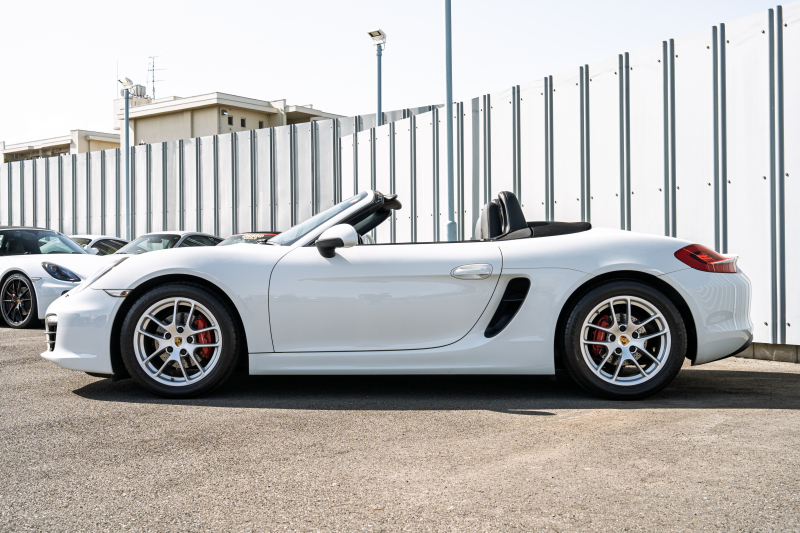 ポルシェ ボクスター(Type981) ﾍﾞｰｽｸﾞﾚｰﾄﾞ　ﾌﾞﾗｯｸﾊｰﾌﾚｻﾞｰ ﾌﾞﾗｯｸｿﾌﾄﾄｯﾌﾟ ﾅﾋﾞTV ｽﾎﾟｰﾂﾃﾞｻﾞｲﾝｽﾃｱﾘﾝｸﾞ PDLS ｵｰﾄA/C 電動Dﾐﾗｰ ｹｲﾏﾝ18ｲﾝﾁAW ｶﾗｰｸﾚｽﾄｾﾝﾀｰｷｬｯﾌﾟ　2年保証