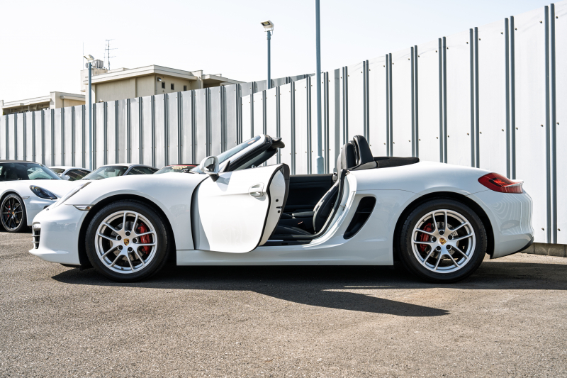 ポルシェ ボクスター(Type981) ﾍﾞｰｽｸﾞﾚｰﾄﾞ　ﾌﾞﾗｯｸﾊｰﾌﾚｻﾞｰ ﾌﾞﾗｯｸｿﾌﾄﾄｯﾌﾟ ﾅﾋﾞTV ｽﾎﾟｰﾂﾃﾞｻﾞｲﾝｽﾃｱﾘﾝｸﾞ PDLS ｵｰﾄA/C 電動Dﾐﾗｰ ｹｲﾏﾝ18ｲﾝﾁAW ｶﾗｰｸﾚｽﾄｾﾝﾀｰｷｬｯﾌﾟ　2年保証