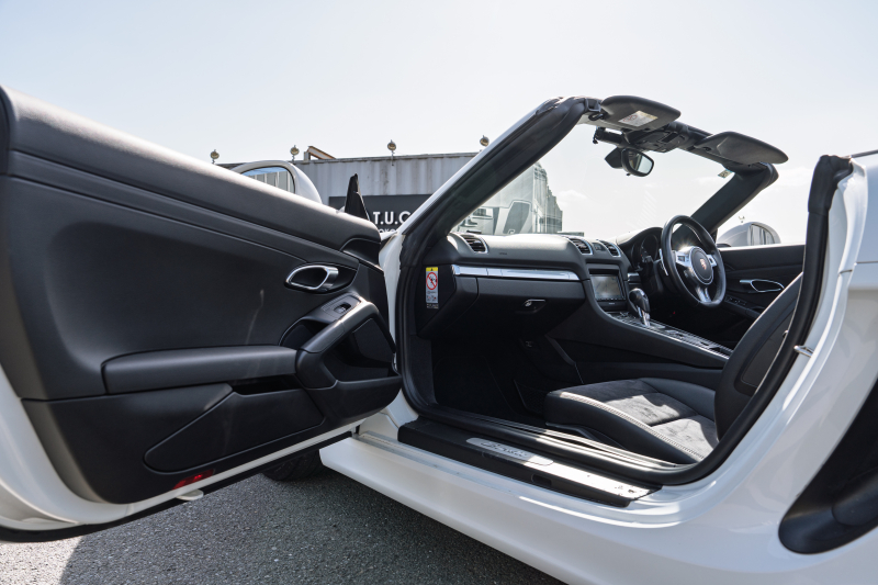 ポルシェ ボクスター(Type981) ﾍﾞｰｽｸﾞﾚｰﾄﾞ　ﾌﾞﾗｯｸﾊｰﾌﾚｻﾞｰ ﾌﾞﾗｯｸｿﾌﾄﾄｯﾌﾟ ﾅﾋﾞTV ｽﾎﾟｰﾂﾃﾞｻﾞｲﾝｽﾃｱﾘﾝｸﾞ PDLS ｵｰﾄA/C 電動Dﾐﾗｰ ｹｲﾏﾝ18ｲﾝﾁAW ｶﾗｰｸﾚｽﾄｾﾝﾀｰｷｬｯﾌﾟ　2年保証