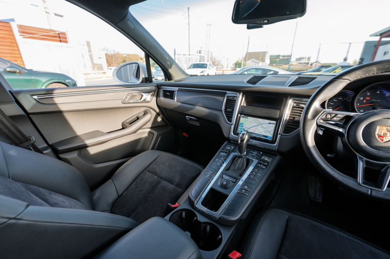 ポルシェ マカン ﾍﾞｰｽｸﾞﾚｰﾄﾞ　ﾌﾞﾗｯｸﾊｰﾌﾚｻﾞｰｼｰﾄ ｸﾗﾘｵﾝSDﾅﾋﾞ ﾌﾙｾｸﾞTV PDLS ｵｰﾄﾃｰﾙｹﾞｰﾄ ｶﾗｰｸﾚｽﾄｷｬｯﾌﾟ ﾏｶﾝS18ｲﾝﾁAW ﾊﾞｯｸ&ｻｲﾄﾞｶﾒﾗ ﾏﾙﾁﾌｧﾝｸｼｮﾝｽﾃｱ　2年保証