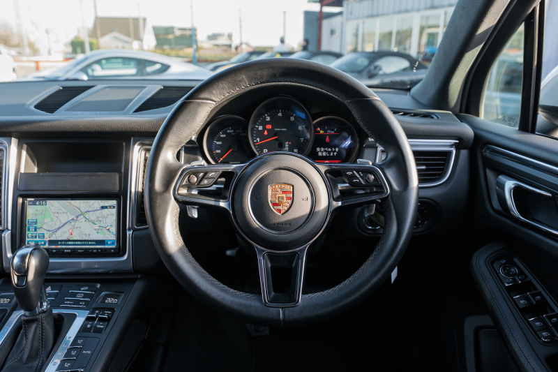 ポルシェ マカン ﾍﾞｰｽｸﾞﾚｰﾄﾞ　ﾌﾞﾗｯｸﾊｰﾌﾚｻﾞｰｼｰﾄ ｸﾗﾘｵﾝSDﾅﾋﾞ ﾌﾙｾｸﾞTV PDLS ｵｰﾄﾃｰﾙｹﾞｰﾄ ｶﾗｰｸﾚｽﾄｷｬｯﾌﾟ ﾏｶﾝS18ｲﾝﾁAW ﾊﾞｯｸ&ｻｲﾄﾞｶﾒﾗ ﾏﾙﾁﾌｧﾝｸｼｮﾝｽﾃｱ　2年保証