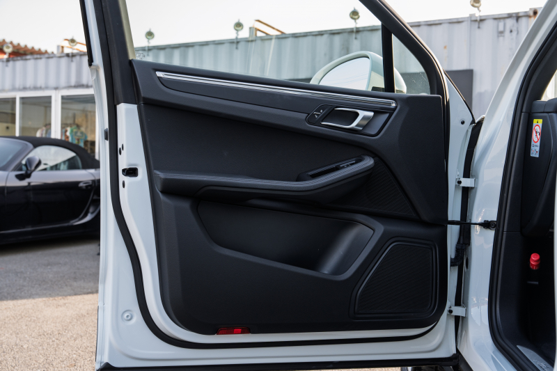 ポルシェ マカン ﾍﾞｰｽｸﾞﾚｰﾄﾞ　ﾌﾞﾗｯｸﾊｰﾌﾚｻﾞｰｼｰﾄ ｸﾗﾘｵﾝSDﾅﾋﾞ ﾌﾙｾｸﾞTV PDLS ｵｰﾄﾃｰﾙｹﾞｰﾄ ｶﾗｰｸﾚｽﾄｷｬｯﾌﾟ ﾏｶﾝS18ｲﾝﾁAW ﾊﾞｯｸ&ｻｲﾄﾞｶﾒﾗ ﾏﾙﾁﾌｧﾝｸｼｮﾝｽﾃｱ　2年保証