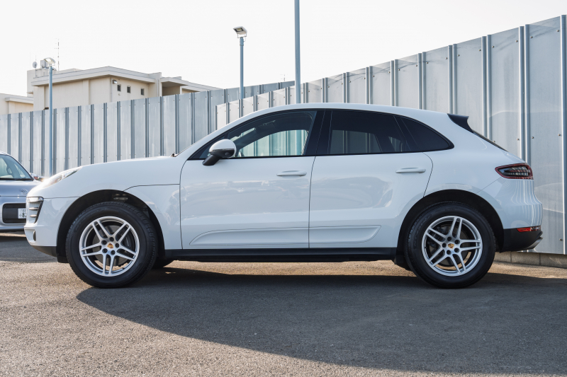 ポルシェ マカン ﾍﾞｰｽｸﾞﾚｰﾄﾞ　ﾌﾞﾗｯｸﾊｰﾌﾚｻﾞｰｼｰﾄ ｸﾗﾘｵﾝSDﾅﾋﾞ ﾌﾙｾｸﾞTV PDLS ｵｰﾄﾃｰﾙｹﾞｰﾄ ｶﾗｰｸﾚｽﾄｷｬｯﾌﾟ ﾏｶﾝS18ｲﾝﾁAW ﾊﾞｯｸ&ｻｲﾄﾞｶﾒﾗ ﾏﾙﾁﾌｧﾝｸｼｮﾝｽﾃｱ　2年保証