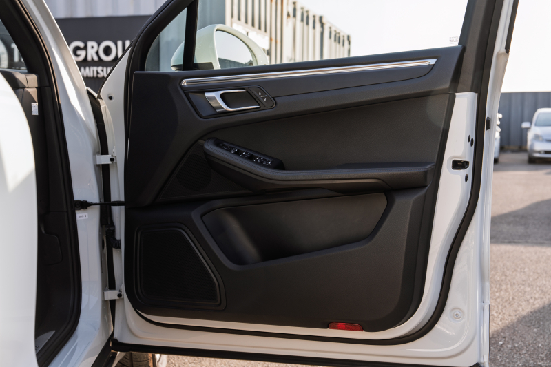 ポルシェ マカン ﾍﾞｰｽｸﾞﾚｰﾄﾞ　ﾌﾞﾗｯｸﾊｰﾌﾚｻﾞｰｼｰﾄ ｸﾗﾘｵﾝSDﾅﾋﾞ ﾌﾙｾｸﾞTV PDLS ｵｰﾄﾃｰﾙｹﾞｰﾄ ｶﾗｰｸﾚｽﾄｷｬｯﾌﾟ ﾏｶﾝS18ｲﾝﾁAW ﾊﾞｯｸ&ｻｲﾄﾞｶﾒﾗ ﾏﾙﾁﾌｧﾝｸｼｮﾝｽﾃｱ　2年保証