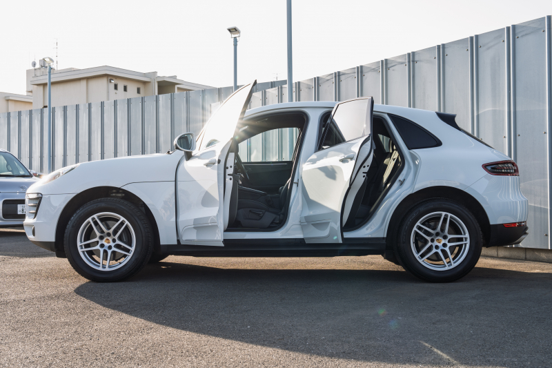 ポルシェ マカン ﾍﾞｰｽｸﾞﾚｰﾄﾞ　ﾌﾞﾗｯｸﾊｰﾌﾚｻﾞｰｼｰﾄ ｸﾗﾘｵﾝSDﾅﾋﾞ ﾌﾙｾｸﾞTV PDLS ｵｰﾄﾃｰﾙｹﾞｰﾄ ｶﾗｰｸﾚｽﾄｷｬｯﾌﾟ ﾏｶﾝS18ｲﾝﾁAW ﾊﾞｯｸ&ｻｲﾄﾞｶﾒﾗ ﾏﾙﾁﾌｧﾝｸｼｮﾝｽﾃｱ　2年保証