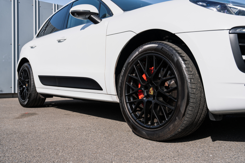 ポルシェ マカン GTS ｽﾎﾟｰﾂｸﾛﾉPKG　MY17 GTSｲﾝﾃﾘｱPKG ﾌﾞﾗｯｸﾚｻﾞｰｼｰﾄ PCM ｽﾎﾟｰﾂｴｸﾞｿﾞｰｽﾄ ﾊﾟﾄﾞﾙ  PASM PDLS/LED ｸﾙｺﾝ RSｽﾊﾟｲﾀﾞｰ20AW　2年保証