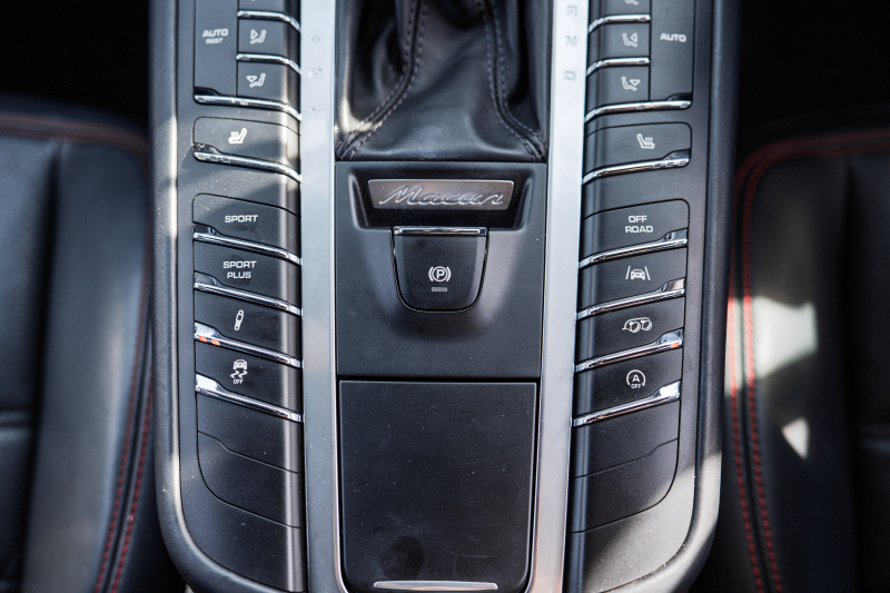 ポルシェ マカン GTS ｽﾎﾟｰﾂｸﾛﾉPKG　MY17 GTSｲﾝﾃﾘｱPKG ﾌﾞﾗｯｸﾚｻﾞｰｼｰﾄ PCM ｽﾎﾟｰﾂｴｸﾞｿﾞｰｽﾄ ﾊﾟﾄﾞﾙ  PASM PDLS/LED ｸﾙｺﾝ RSｽﾊﾟｲﾀﾞｰ20AW　2年保証