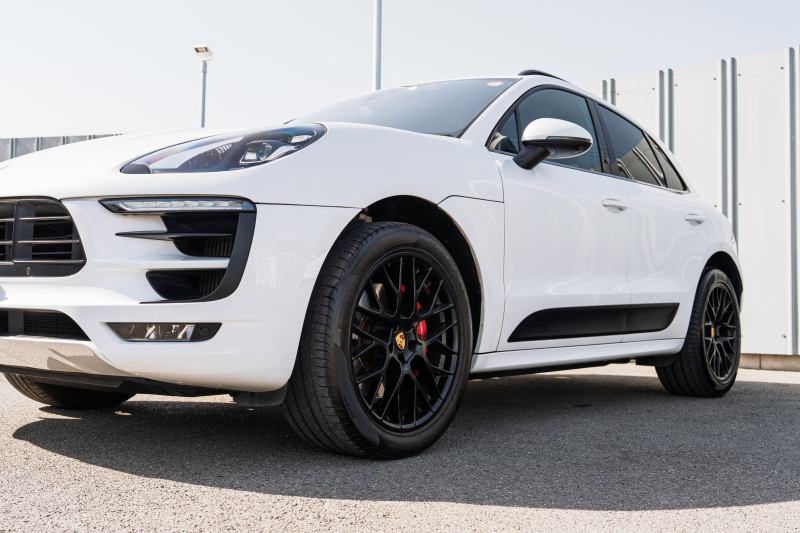 ポルシェ マカン GTS ｽﾎﾟｰﾂｸﾛﾉPKG　MY17 GTSｲﾝﾃﾘｱPKG ﾌﾞﾗｯｸﾚｻﾞｰｼｰﾄ PCM ｽﾎﾟｰﾂｴｸﾞｿﾞｰｽﾄ ﾊﾟﾄﾞﾙ  PASM PDLS/LED ｸﾙｺﾝ RSｽﾊﾟｲﾀﾞｰ20AW　2年保証