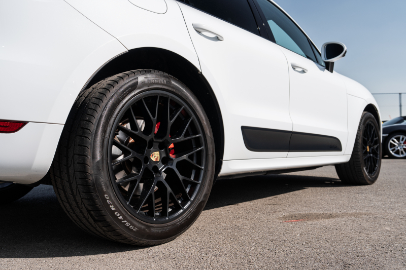 ポルシェ マカン GTS ｽﾎﾟｰﾂｸﾛﾉPKG　MY17 GTSｲﾝﾃﾘｱPKG ﾌﾞﾗｯｸﾚｻﾞｰｼｰﾄ PCM ｽﾎﾟｰﾂｴｸﾞｿﾞｰｽﾄ ﾊﾟﾄﾞﾙ  PASM PDLS/LED ｸﾙｺﾝ RSｽﾊﾟｲﾀﾞｰ20AW　2年保証