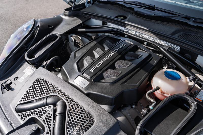 ポルシェ マカン GTS ｽﾎﾟｰﾂｸﾛﾉPKG　MY17 GTSｲﾝﾃﾘｱPKG ﾌﾞﾗｯｸﾚｻﾞｰｼｰﾄ PCM ｽﾎﾟｰﾂｴｸﾞｿﾞｰｽﾄ ﾊﾟﾄﾞﾙ  PASM PDLS/LED ｸﾙｺﾝ RSｽﾊﾟｲﾀﾞｰ20AW　2年保証