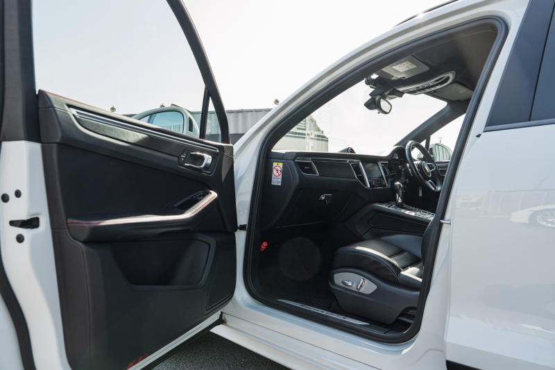 ポルシェ マカン GTS ｽﾎﾟｰﾂｸﾛﾉPKG　MY17 GTSｲﾝﾃﾘｱPKG ﾌﾞﾗｯｸﾚｻﾞｰｼｰﾄ PCM ｽﾎﾟｰﾂｴｸﾞｿﾞｰｽﾄ ﾊﾟﾄﾞﾙ  PASM PDLS/LED ｸﾙｺﾝ RSｽﾊﾟｲﾀﾞｰ20AW　2年保証