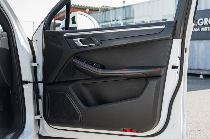 ポルシェ マカン GTS ｽﾎﾟｰﾂｸﾛﾉPKG　MY17 GTSｲﾝﾃﾘｱPKG ﾌﾞﾗｯｸﾚｻﾞｰｼｰﾄ PCM ｽﾎﾟｰﾂｴｸﾞｿﾞｰｽﾄ ﾊﾟﾄﾞﾙ  PASM PDLS/LED ｸﾙｺﾝ RSｽﾊﾟｲﾀﾞｰ20AW　2年保証