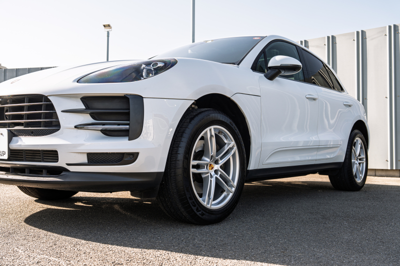 ポルシェ マカン ﾍﾞｰｽｸﾞﾚｰﾄﾞ　ﾌﾞﾗｯｸﾊｰﾌﾚｻﾞｰ ｼｰﾄﾋｰﾀｰ ﾊﾟﾉﾗﾏｻﾝﾙｰﾌ PCMﾅﾋﾞ ｱﾗｳﾝﾄﾞﾋﾞｭｰ ｴﾝﾄﾘｰﾄﾞﾗｲﾌﾞ ACC ﾚｰﾝﾁｪﾝｼﾞ ﾊﾟｰｸｱｼｽﾄ LEDﾗｲﾄ TPM ﾏｶﾝｽﾎﾟｰﾂ19ｲﾝﾁAW　2年保証