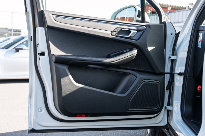 ポルシェ マカン ﾍﾞｰｽｸﾞﾚｰﾄﾞ　ﾌﾞﾗｯｸﾊｰﾌﾚｻﾞｰ ｼｰﾄﾋｰﾀｰ ﾊﾟﾉﾗﾏｻﾝﾙｰﾌ PCMﾅﾋﾞ ｱﾗｳﾝﾄﾞﾋﾞｭｰ ｴﾝﾄﾘｰﾄﾞﾗｲﾌﾞ ACC ﾚｰﾝﾁｪﾝｼﾞ ﾊﾟｰｸｱｼｽﾄ LEDﾗｲﾄ TPM ﾏｶﾝｽﾎﾟｰﾂ19ｲﾝﾁAW　2年保証