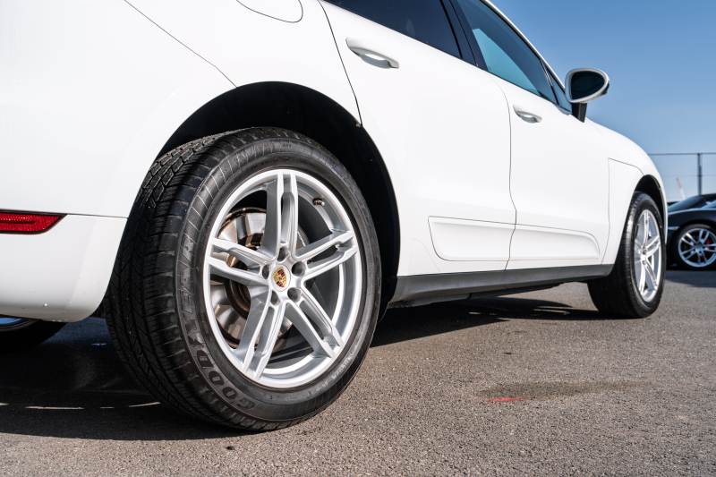 ポルシェ マカン ﾍﾞｰｽｸﾞﾚｰﾄﾞ　ﾌﾞﾗｯｸﾊｰﾌﾚｻﾞｰ ｼｰﾄﾋｰﾀｰ ﾊﾟﾉﾗﾏｻﾝﾙｰﾌ PCMﾅﾋﾞ ｱﾗｳﾝﾄﾞﾋﾞｭｰ ｴﾝﾄﾘｰﾄﾞﾗｲﾌﾞ ACC ﾚｰﾝﾁｪﾝｼﾞ ﾊﾟｰｸｱｼｽﾄ LEDﾗｲﾄ TPM ﾏｶﾝｽﾎﾟｰﾂ19ｲﾝﾁAW　2年保証