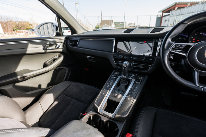 ポルシェ マカン ﾍﾞｰｽｸﾞﾚｰﾄﾞ　ﾌﾞﾗｯｸﾊｰﾌﾚｻﾞｰ ｼｰﾄﾋｰﾀｰ ﾊﾟﾉﾗﾏｻﾝﾙｰﾌ PCMﾅﾋﾞ ｱﾗｳﾝﾄﾞﾋﾞｭｰ ｴﾝﾄﾘｰﾄﾞﾗｲﾌﾞ ACC ﾚｰﾝﾁｪﾝｼﾞ ﾊﾟｰｸｱｼｽﾄ LEDﾗｲﾄ TPM ﾏｶﾝｽﾎﾟｰﾂ19ｲﾝﾁAW　2年保証