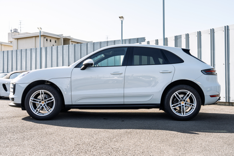 ポルシェ マカン ﾍﾞｰｽｸﾞﾚｰﾄﾞ　ﾌﾞﾗｯｸﾊｰﾌﾚｻﾞｰ ｼｰﾄﾋｰﾀｰ ﾊﾟﾉﾗﾏｻﾝﾙｰﾌ PCMﾅﾋﾞ ｱﾗｳﾝﾄﾞﾋﾞｭｰ ｴﾝﾄﾘｰﾄﾞﾗｲﾌﾞ ACC ﾚｰﾝﾁｪﾝｼﾞ ﾊﾟｰｸｱｼｽﾄ LEDﾗｲﾄ TPM ﾏｶﾝｽﾎﾟｰﾂ19ｲﾝﾁAW　2年保証