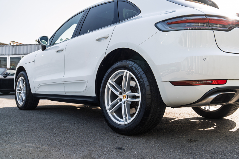 ポルシェ マカン ﾍﾞｰｽｸﾞﾚｰﾄﾞ　ﾌﾞﾗｯｸﾊｰﾌﾚｻﾞｰ ｼｰﾄﾋｰﾀｰ ﾊﾟﾉﾗﾏｻﾝﾙｰﾌ PCMﾅﾋﾞ ｱﾗｳﾝﾄﾞﾋﾞｭｰ ｴﾝﾄﾘｰﾄﾞﾗｲﾌﾞ ACC ﾚｰﾝﾁｪﾝｼﾞ ﾊﾟｰｸｱｼｽﾄ LEDﾗｲﾄ TPM ﾏｶﾝｽﾎﾟｰﾂ19ｲﾝﾁAW　2年保証