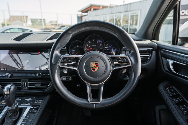 ポルシェ マカン ﾍﾞｰｽｸﾞﾚｰﾄﾞ　ﾌﾞﾗｯｸﾊｰﾌﾚｻﾞｰ ｼｰﾄﾋｰﾀｰ ﾊﾟﾉﾗﾏｻﾝﾙｰﾌ PCMﾅﾋﾞ ｱﾗｳﾝﾄﾞﾋﾞｭｰ ｴﾝﾄﾘｰﾄﾞﾗｲﾌﾞ ACC ﾚｰﾝﾁｪﾝｼﾞ ﾊﾟｰｸｱｼｽﾄ LEDﾗｲﾄ TPM ﾏｶﾝｽﾎﾟｰﾂ19ｲﾝﾁAW　2年保証