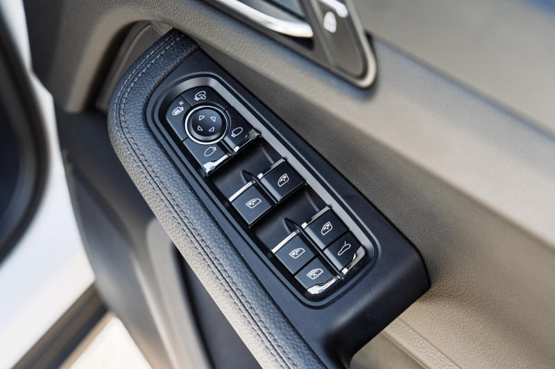 ポルシェ マカン ﾍﾞｰｽｸﾞﾚｰﾄﾞ　ﾌﾞﾗｯｸﾊｰﾌﾚｻﾞｰ ｼｰﾄﾋｰﾀｰ ﾊﾟﾉﾗﾏｻﾝﾙｰﾌ PCMﾅﾋﾞ ｱﾗｳﾝﾄﾞﾋﾞｭｰ ｴﾝﾄﾘｰﾄﾞﾗｲﾌﾞ ACC ﾚｰﾝﾁｪﾝｼﾞ ﾊﾟｰｸｱｼｽﾄ LEDﾗｲﾄ TPM ﾏｶﾝｽﾎﾟｰﾂ19ｲﾝﾁAW　2年保証