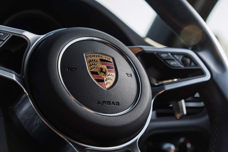 ポルシェ マカン ﾍﾞｰｽｸﾞﾚｰﾄﾞ　ﾌﾞﾗｯｸﾊｰﾌﾚｻﾞｰ ｼｰﾄﾋｰﾀｰ ﾊﾟﾉﾗﾏｻﾝﾙｰﾌ PCMﾅﾋﾞ ｱﾗｳﾝﾄﾞﾋﾞｭｰ ｴﾝﾄﾘｰﾄﾞﾗｲﾌﾞ ACC ﾚｰﾝﾁｪﾝｼﾞ ﾊﾟｰｸｱｼｽﾄ LEDﾗｲﾄ TPM ﾏｶﾝｽﾎﾟｰﾂ19ｲﾝﾁAW　2年保証