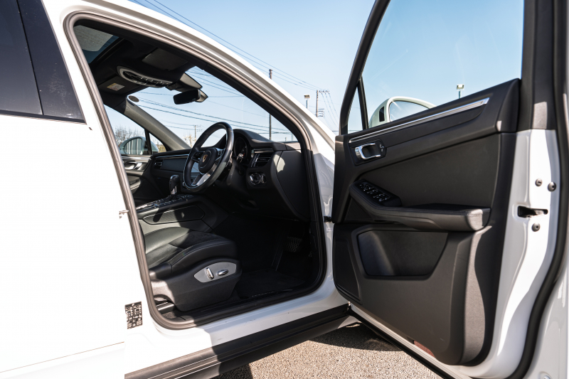 ポルシェ マカン ﾍﾞｰｽｸﾞﾚｰﾄﾞ　ﾌﾞﾗｯｸﾊｰﾌﾚｻﾞｰ ｼｰﾄﾋｰﾀｰ ﾊﾟﾉﾗﾏｻﾝﾙｰﾌ PCMﾅﾋﾞ ｱﾗｳﾝﾄﾞﾋﾞｭｰ ｴﾝﾄﾘｰﾄﾞﾗｲﾌﾞ ACC ﾚｰﾝﾁｪﾝｼﾞ ﾊﾟｰｸｱｼｽﾄ LEDﾗｲﾄ TPM ﾏｶﾝｽﾎﾟｰﾂ19ｲﾝﾁAW　2年保証