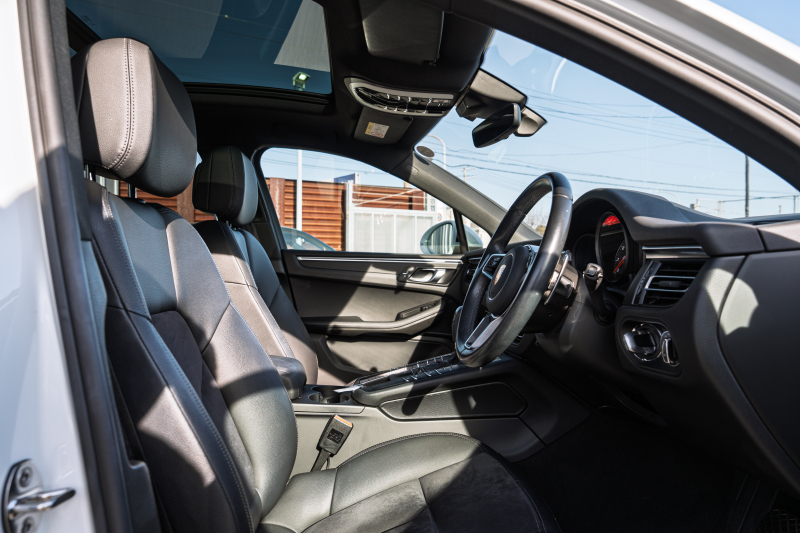 ポルシェ マカン ﾍﾞｰｽｸﾞﾚｰﾄﾞ　ﾌﾞﾗｯｸﾊｰﾌﾚｻﾞｰ ｼｰﾄﾋｰﾀｰ ﾊﾟﾉﾗﾏｻﾝﾙｰﾌ PCMﾅﾋﾞ ｱﾗｳﾝﾄﾞﾋﾞｭｰ ｴﾝﾄﾘｰﾄﾞﾗｲﾌﾞ ACC ﾚｰﾝﾁｪﾝｼﾞ ﾊﾟｰｸｱｼｽﾄ LEDﾗｲﾄ TPM ﾏｶﾝｽﾎﾟｰﾂ19ｲﾝﾁAW　2年保証