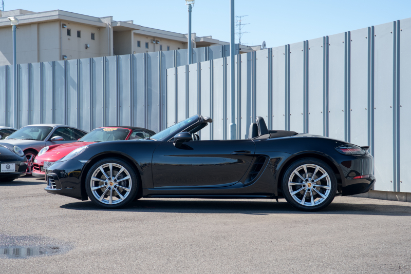 ポルシェ 718 ボクスター ﾍﾞｰｽｸﾞﾚｰﾄﾞ ｽﾎﾟｰﾂｸﾛﾉPKG　ﾌﾞﾗｯｸﾊｰﾌﾚｻﾞｰｼｰﾄ ｼｰﾄﾋｰﾀｰ ﾌﾞﾗｯｸｿﾌﾄﾄｯﾌﾟ PCMﾅﾋﾞTV CarPlay BOSE GTｽﾎﾟｰﾂｽﾃｱ ｷｾﾉﾝ ｵｰﾄｴｱｺﾝ TPM ﾊﾟｰｸｱｼｽﾄ 電格ﾐﾗｰ ﾎﾞｸｽﾀｰ18ｲﾝﾁAW　2年保証