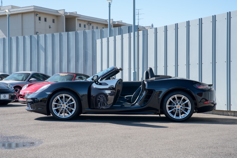 ポルシェ 718 ボクスター ﾍﾞｰｽｸﾞﾚｰﾄﾞ ｽﾎﾟｰﾂｸﾛﾉPKG　ﾌﾞﾗｯｸﾊｰﾌﾚｻﾞｰｼｰﾄ ｼｰﾄﾋｰﾀｰ ﾌﾞﾗｯｸｿﾌﾄﾄｯﾌﾟ PCMﾅﾋﾞTV CarPlay BOSE GTｽﾎﾟｰﾂｽﾃｱ ｷｾﾉﾝ ｵｰﾄｴｱｺﾝ TPM ﾊﾟｰｸｱｼｽﾄ 電格ﾐﾗｰ ﾎﾞｸｽﾀｰ18ｲﾝﾁAW　2年保証