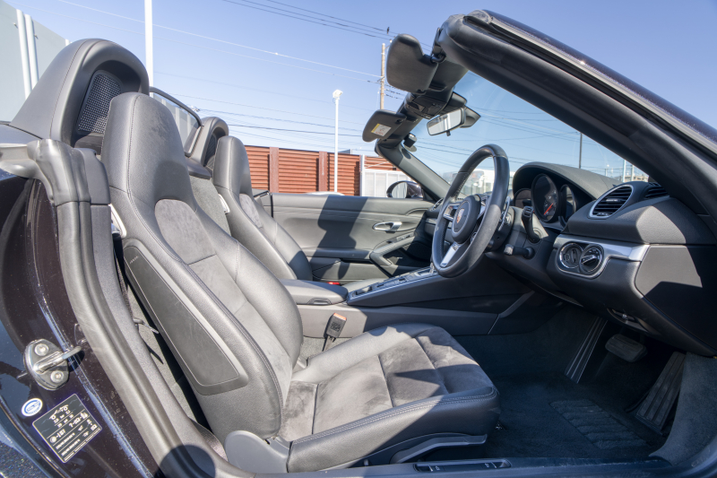 ポルシェ 718 ボクスター ﾍﾞｰｽｸﾞﾚｰﾄﾞ ｽﾎﾟｰﾂｸﾛﾉPKG　ﾌﾞﾗｯｸﾊｰﾌﾚｻﾞｰｼｰﾄ ｼｰﾄﾋｰﾀｰ ﾌﾞﾗｯｸｿﾌﾄﾄｯﾌﾟ PCMﾅﾋﾞTV CarPlay BOSE GTｽﾎﾟｰﾂｽﾃｱ ｷｾﾉﾝ ｵｰﾄｴｱｺﾝ TPM ﾊﾟｰｸｱｼｽﾄ 電格ﾐﾗｰ ﾎﾞｸｽﾀｰ18ｲﾝﾁAW　2年保証