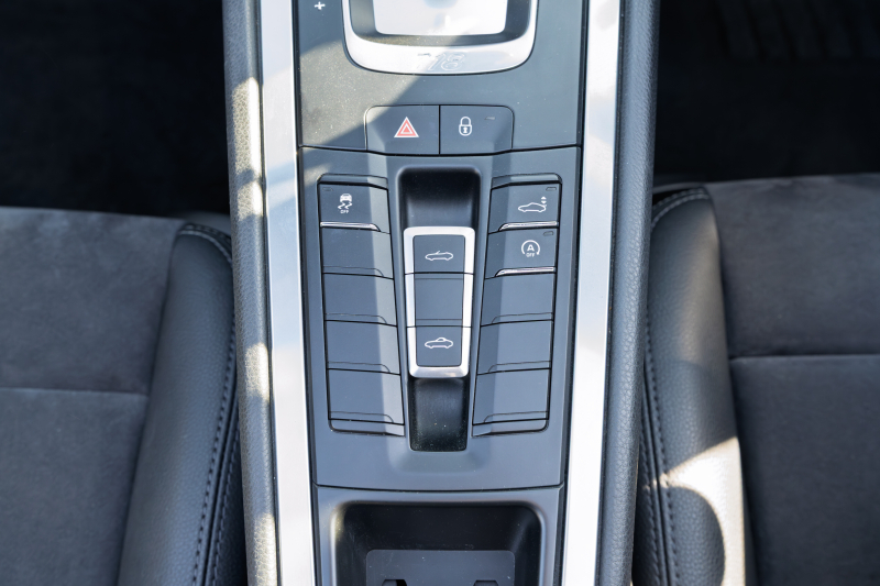 ポルシェ 718 ボクスター ﾍﾞｰｽｸﾞﾚｰﾄﾞ ｽﾎﾟｰﾂｸﾛﾉPKG　ﾌﾞﾗｯｸﾊｰﾌﾚｻﾞｰｼｰﾄ ｼｰﾄﾋｰﾀｰ ﾌﾞﾗｯｸｿﾌﾄﾄｯﾌﾟ PCMﾅﾋﾞTV CarPlay BOSE GTｽﾎﾟｰﾂｽﾃｱ ｷｾﾉﾝ ｵｰﾄｴｱｺﾝ TPM ﾊﾟｰｸｱｼｽﾄ 電格ﾐﾗｰ ﾎﾞｸｽﾀｰ18ｲﾝﾁAW　2年保証