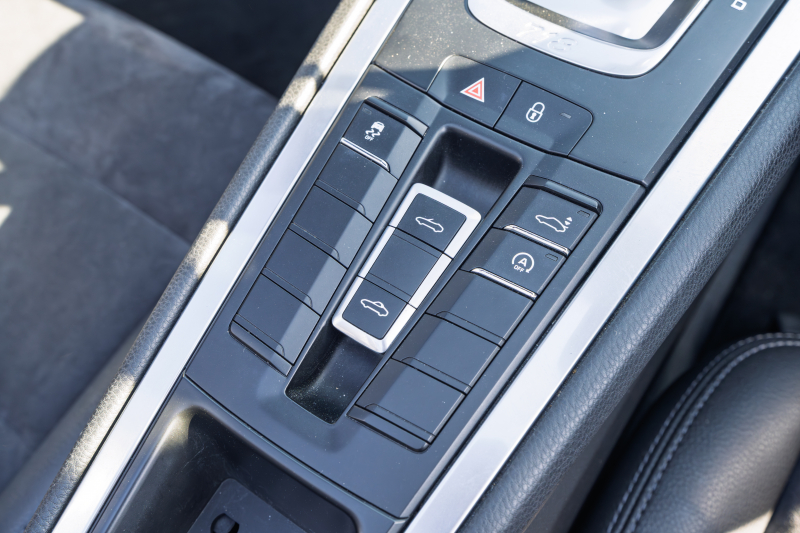 ポルシェ 718 ボクスター ﾍﾞｰｽｸﾞﾚｰﾄﾞ ｽﾎﾟｰﾂｸﾛﾉPKG　ﾌﾞﾗｯｸﾊｰﾌﾚｻﾞｰｼｰﾄ ｼｰﾄﾋｰﾀｰ ﾌﾞﾗｯｸｿﾌﾄﾄｯﾌﾟ PCMﾅﾋﾞTV CarPlay BOSE GTｽﾎﾟｰﾂｽﾃｱ ｷｾﾉﾝ ｵｰﾄｴｱｺﾝ TPM ﾊﾟｰｸｱｼｽﾄ 電格ﾐﾗｰ ﾎﾞｸｽﾀｰ18ｲﾝﾁAW　2年保証