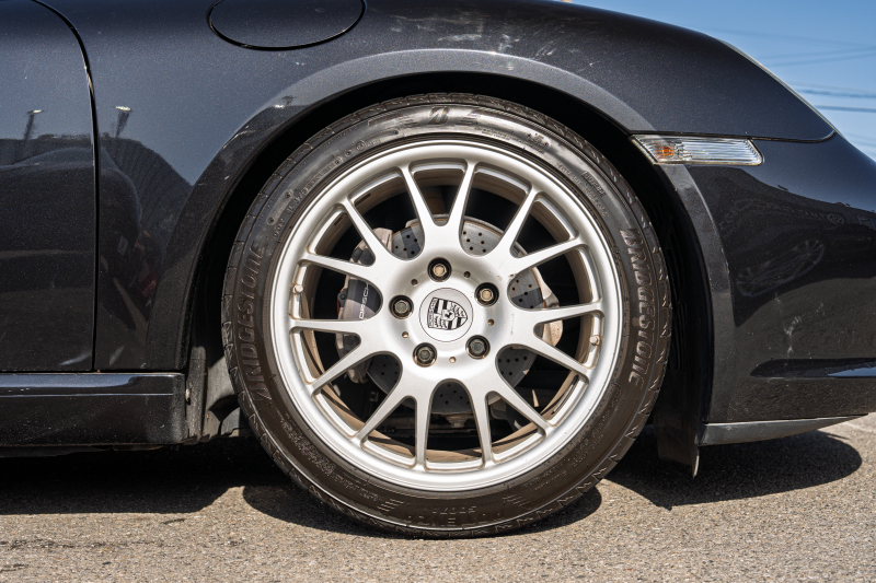 ポルシェ ボクスター(Type987) ﾍﾞｰｽｸﾞﾚｰﾄﾞ　2008年ﾓﾃﾞﾙ 5速ﾏﾆｭｱﾙ ｽﾄｰﾝｸﾞﾚｰﾊｰﾌﾚｻﾞｰ ﾌﾞﾗｯｸｿﾌﾄﾄｯﾌﾟ ｶﾛｯﾂｪﾘｱﾅﾋﾞ ｽﾎﾟｰﾂｽﾃｱﾘﾝｸﾞ ﾋﾞﾙｼｭﾀｲﾝｻｽ 18ｲﾝﾁAW　2年保証