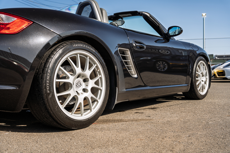 ポルシェ ボクスター(Type987) ﾍﾞｰｽｸﾞﾚｰﾄﾞ　2008年ﾓﾃﾞﾙ 5速ﾏﾆｭｱﾙ ｽﾄｰﾝｸﾞﾚｰﾊｰﾌﾚｻﾞｰ ﾌﾞﾗｯｸｿﾌﾄﾄｯﾌﾟ ｶﾛｯﾂｪﾘｱﾅﾋﾞ ｽﾎﾟｰﾂｽﾃｱﾘﾝｸﾞ ﾋﾞﾙｼｭﾀｲﾝｻｽ 18ｲﾝﾁAW　2年保証