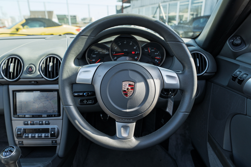 ポルシェ ボクスター(Type987) ﾍﾞｰｽｸﾞﾚｰﾄﾞ　2008年ﾓﾃﾞﾙ 5速ﾏﾆｭｱﾙ ｽﾄｰﾝｸﾞﾚｰﾊｰﾌﾚｻﾞｰ ﾌﾞﾗｯｸｿﾌﾄﾄｯﾌﾟ ｶﾛｯﾂｪﾘｱﾅﾋﾞ ｽﾎﾟｰﾂｽﾃｱﾘﾝｸﾞ ﾋﾞﾙｼｭﾀｲﾝｻｽ 18ｲﾝﾁAW　2年保証