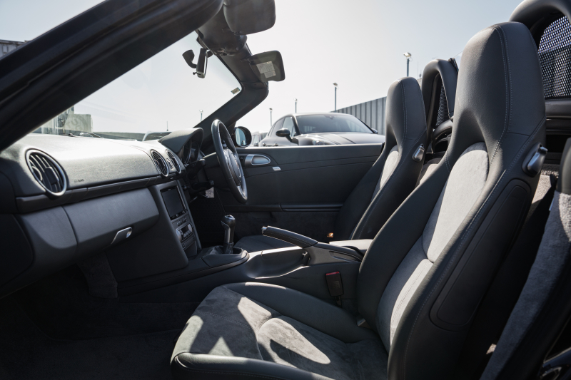 ポルシェ ボクスター(Type987) ﾍﾞｰｽｸﾞﾚｰﾄﾞ　2008年ﾓﾃﾞﾙ 5速ﾏﾆｭｱﾙ ｽﾄｰﾝｸﾞﾚｰﾊｰﾌﾚｻﾞｰ ﾌﾞﾗｯｸｿﾌﾄﾄｯﾌﾟ ｶﾛｯﾂｪﾘｱﾅﾋﾞ ｽﾎﾟｰﾂｽﾃｱﾘﾝｸﾞ ﾋﾞﾙｼｭﾀｲﾝｻｽ 18ｲﾝﾁAW　2年保証