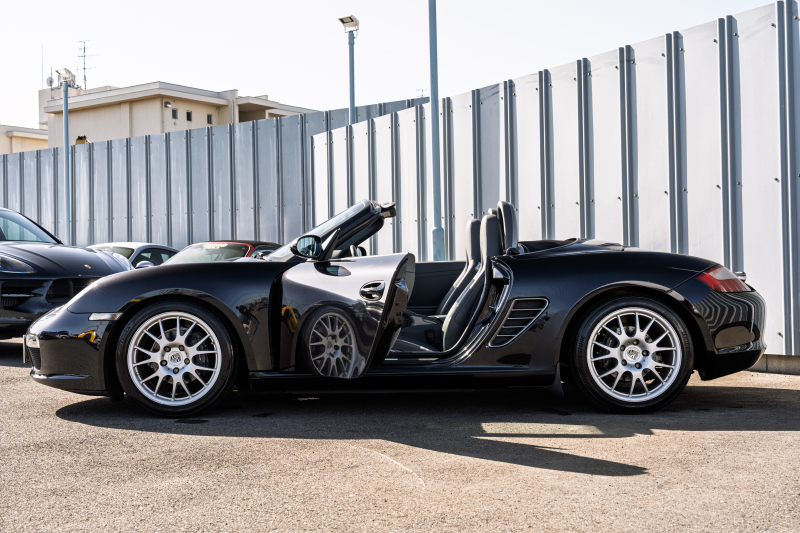 ポルシェ ボクスター(Type987) ﾍﾞｰｽｸﾞﾚｰﾄﾞ　2008年ﾓﾃﾞﾙ 5速ﾏﾆｭｱﾙ ｽﾄｰﾝｸﾞﾚｰﾊｰﾌﾚｻﾞｰ ﾌﾞﾗｯｸｿﾌﾄﾄｯﾌﾟ ｶﾛｯﾂｪﾘｱﾅﾋﾞ ｽﾎﾟｰﾂｽﾃｱﾘﾝｸﾞ ﾋﾞﾙｼｭﾀｲﾝｻｽ 18ｲﾝﾁAW　2年保証