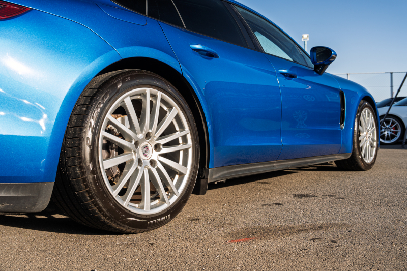 ポルシェ パナメーラ ﾍﾞｰｽｸﾞﾚｰﾄﾞ　2018年ﾓﾃﾞﾙ ﾌﾞﾗｯｸﾚｻﾞｰｼｰﾄ ｼｰﾄﾋｰﾀｰ PCMﾅﾋﾞ CarPlay ｱﾗｳﾝﾄﾞﾋﾞｭｰ ｴﾝﾄﾘｰﾄﾞﾗｲﾌﾞ PASM/ｴｱｻｽ LEDﾗｲﾄ TPM ﾊﾟﾅﾒｰﾗﾃﾞｻﾞｲﾝ20ｲﾝﾁAW　2年保証