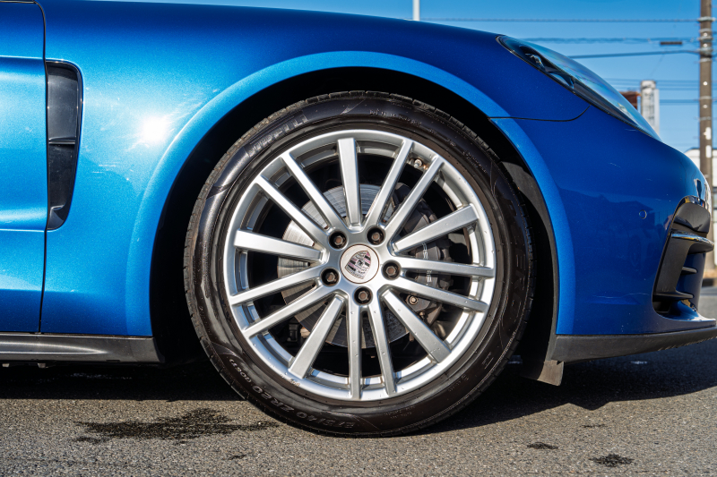 ポルシェ パナメーラ ﾍﾞｰｽｸﾞﾚｰﾄﾞ　2018年ﾓﾃﾞﾙ ﾌﾞﾗｯｸﾚｻﾞｰｼｰﾄ ｼｰﾄﾋｰﾀｰ PCMﾅﾋﾞ CarPlay ｱﾗｳﾝﾄﾞﾋﾞｭｰ ｴﾝﾄﾘｰﾄﾞﾗｲﾌﾞ PASM/ｴｱｻｽ LEDﾗｲﾄ TPM ﾊﾟﾅﾒｰﾗﾃﾞｻﾞｲﾝ20ｲﾝﾁAW　2年保証