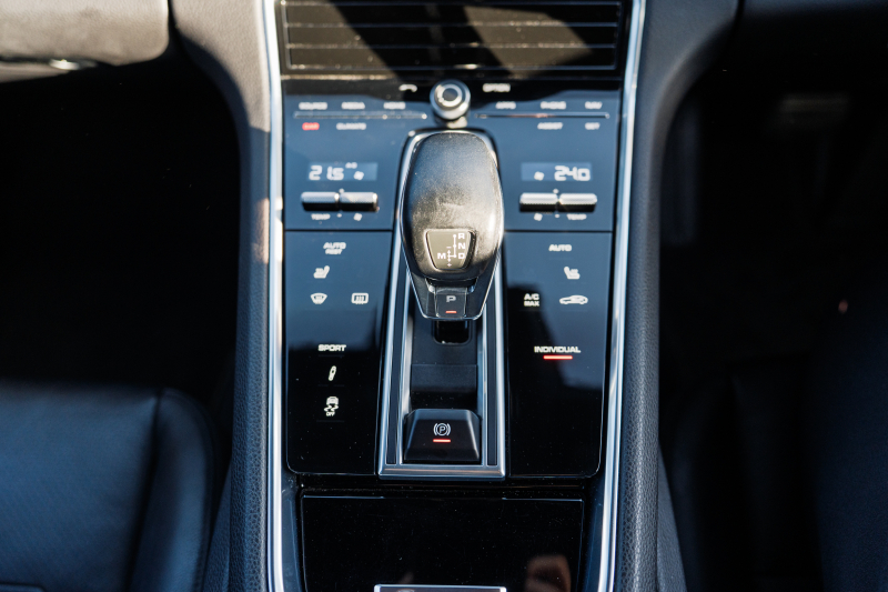 ポルシェ パナメーラ ﾍﾞｰｽｸﾞﾚｰﾄﾞ　2018年ﾓﾃﾞﾙ ﾌﾞﾗｯｸﾚｻﾞｰｼｰﾄ ｼｰﾄﾋｰﾀｰ PCMﾅﾋﾞ CarPlay ｱﾗｳﾝﾄﾞﾋﾞｭｰ ｴﾝﾄﾘｰﾄﾞﾗｲﾌﾞ PASM/ｴｱｻｽ LEDﾗｲﾄ TPM ﾊﾟﾅﾒｰﾗﾃﾞｻﾞｲﾝ20ｲﾝﾁAW　2年保証