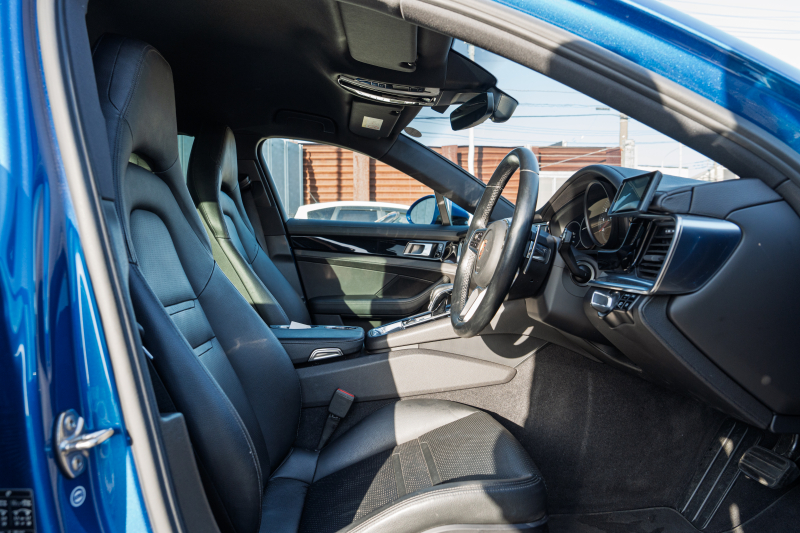 ポルシェ パナメーラ ﾍﾞｰｽｸﾞﾚｰﾄﾞ　2018年ﾓﾃﾞﾙ ﾌﾞﾗｯｸﾚｻﾞｰｼｰﾄ ｼｰﾄﾋｰﾀｰ PCMﾅﾋﾞ CarPlay ｱﾗｳﾝﾄﾞﾋﾞｭｰ ｴﾝﾄﾘｰﾄﾞﾗｲﾌﾞ PASM/ｴｱｻｽ LEDﾗｲﾄ TPM ﾊﾟﾅﾒｰﾗﾃﾞｻﾞｲﾝ20ｲﾝﾁAW　2年保証