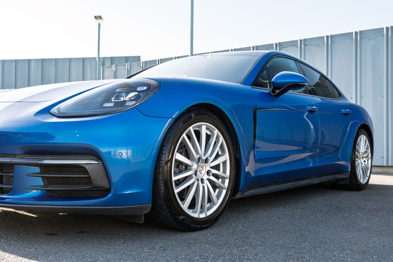 ポルシェ パナメーラ ﾍﾞｰｽｸﾞﾚｰﾄﾞ　2018年ﾓﾃﾞﾙ ﾌﾞﾗｯｸﾚｻﾞｰｼｰﾄ ｼｰﾄﾋｰﾀｰ PCMﾅﾋﾞ CarPlay ｱﾗｳﾝﾄﾞﾋﾞｭｰ ｴﾝﾄﾘｰﾄﾞﾗｲﾌﾞ PASM/ｴｱｻｽ LEDﾗｲﾄ TPM ﾊﾟﾅﾒｰﾗﾃﾞｻﾞｲﾝ20ｲﾝﾁAW　2年保証